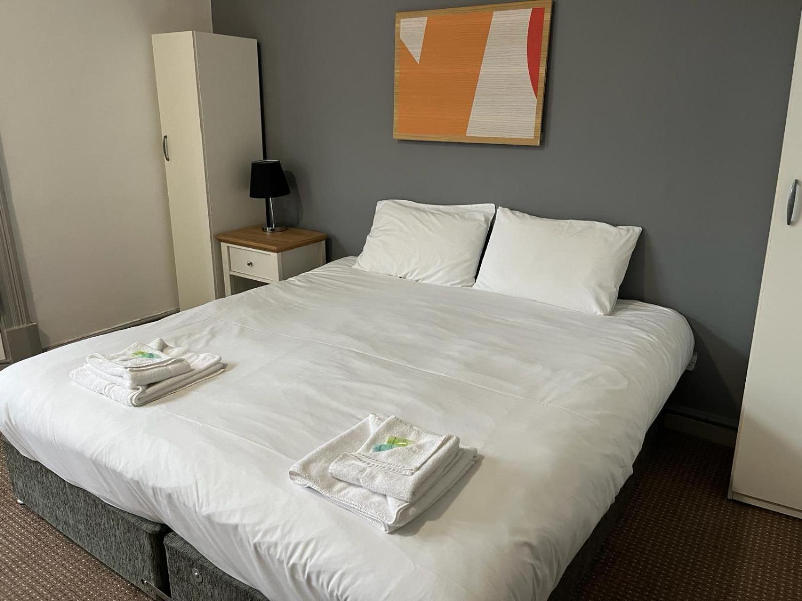 Royal Hotel Кетеринг Экстерьер фото