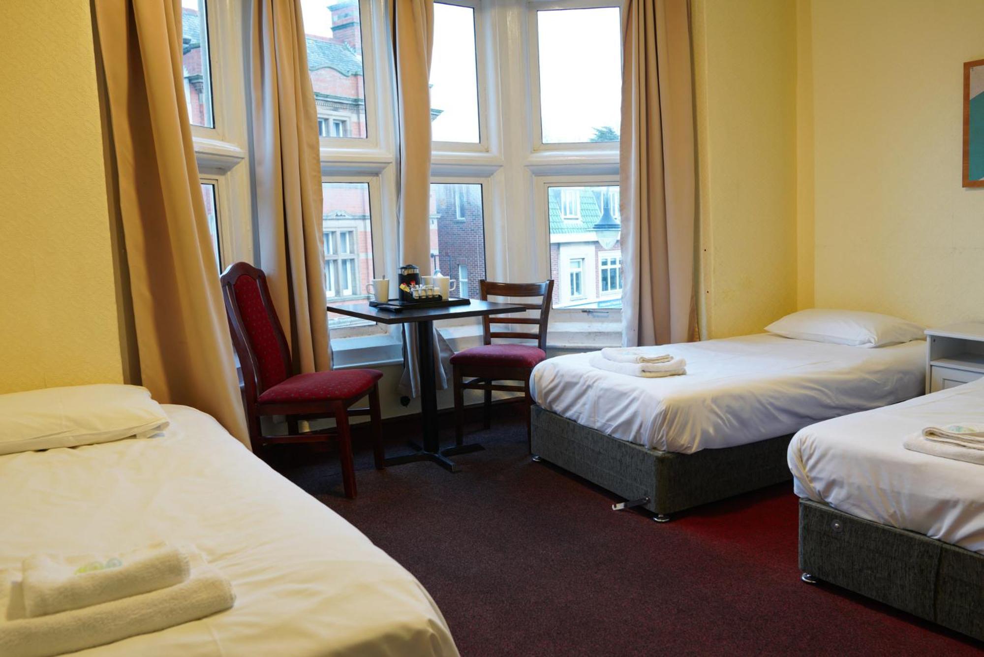 Royal Hotel Кетеринг Экстерьер фото
