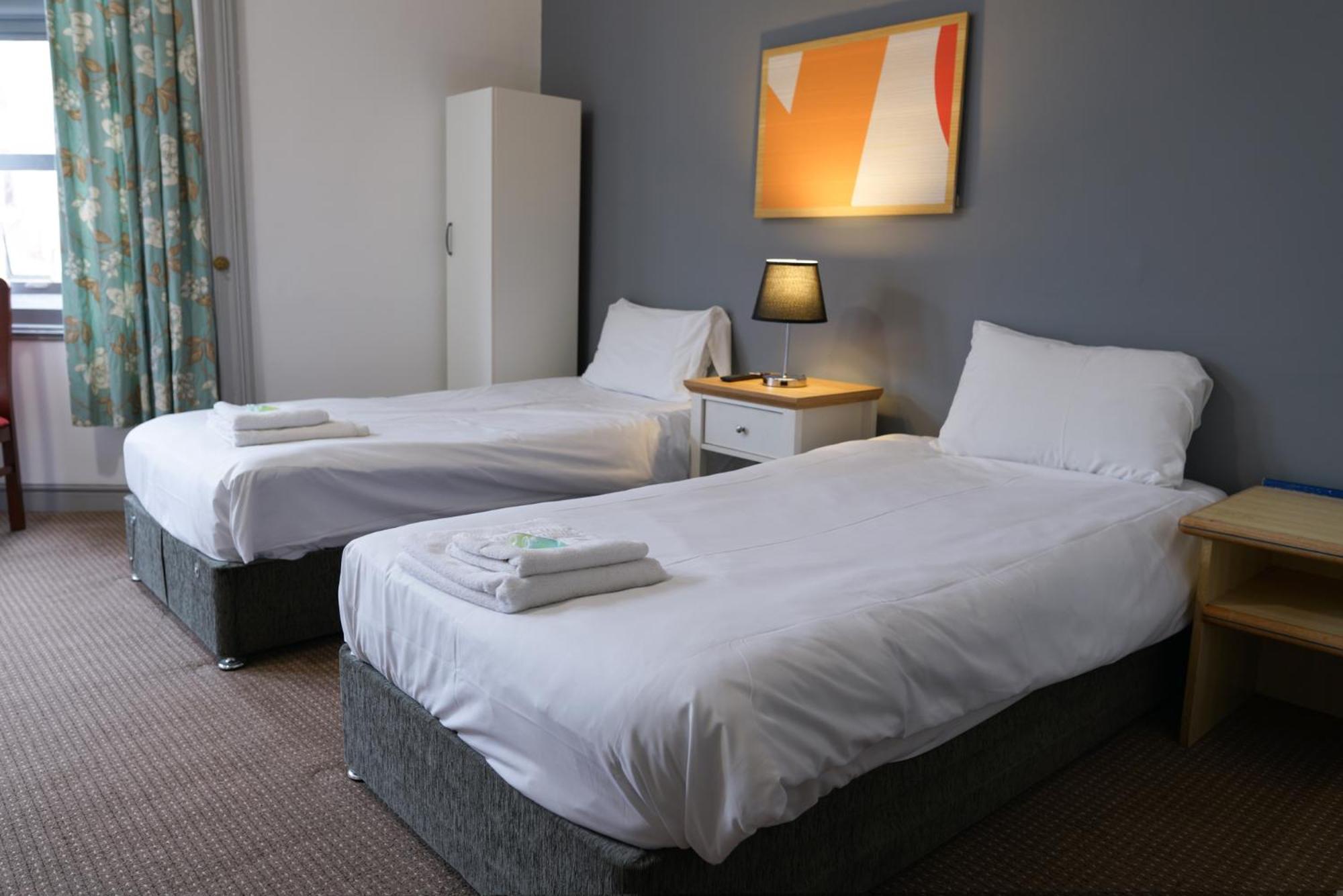 Royal Hotel Кетеринг Экстерьер фото