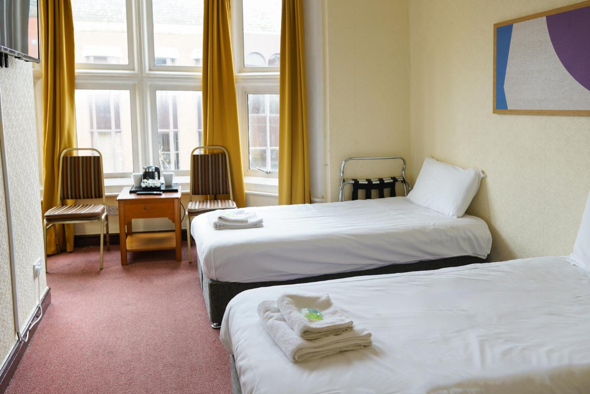 Royal Hotel Кетеринг Экстерьер фото