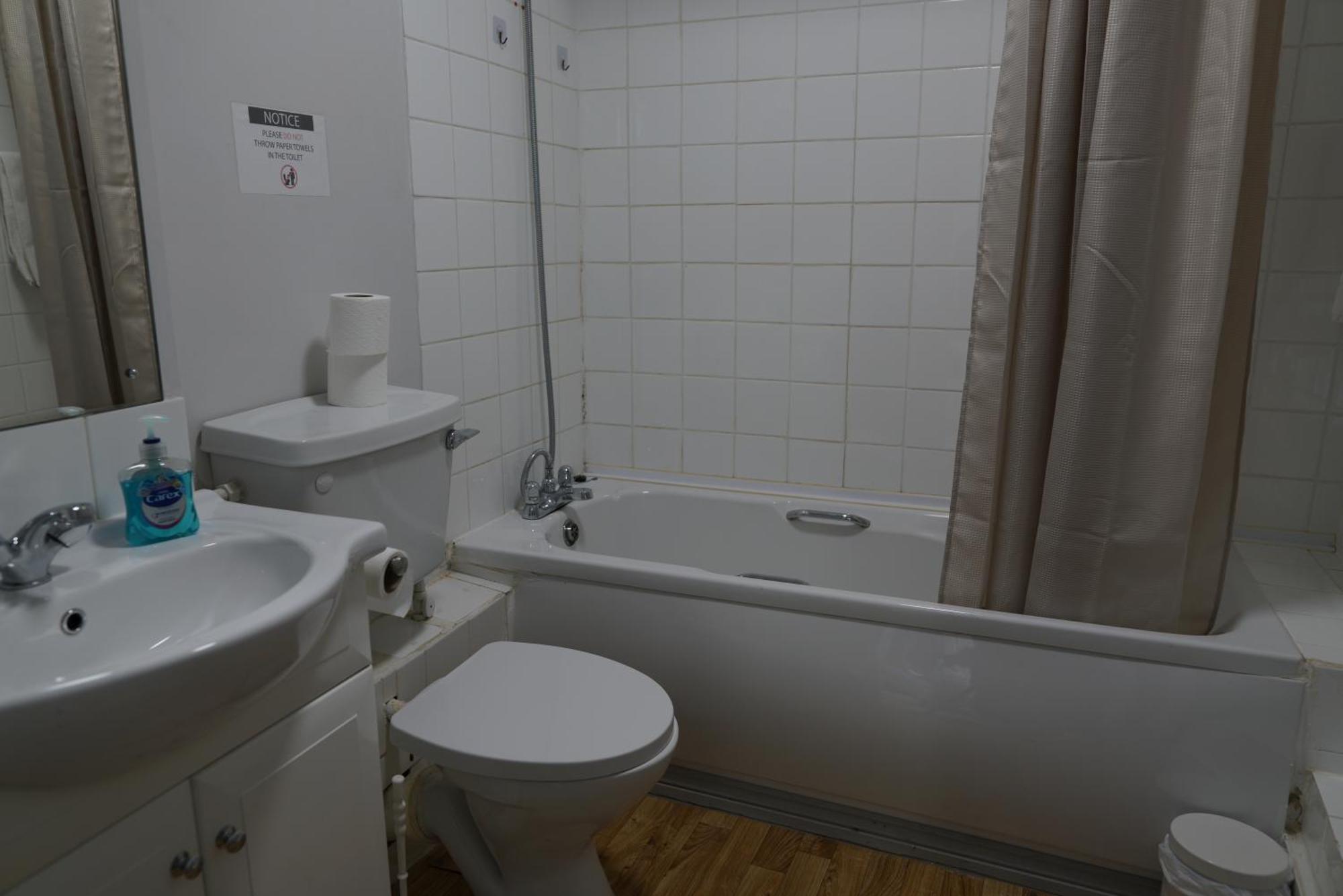 Royal Hotel Кетеринг Экстерьер фото