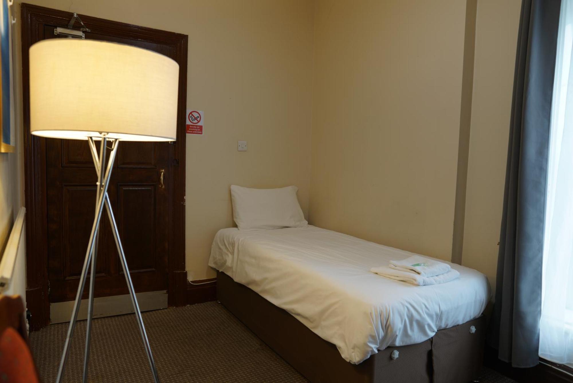 Royal Hotel Кетеринг Экстерьер фото