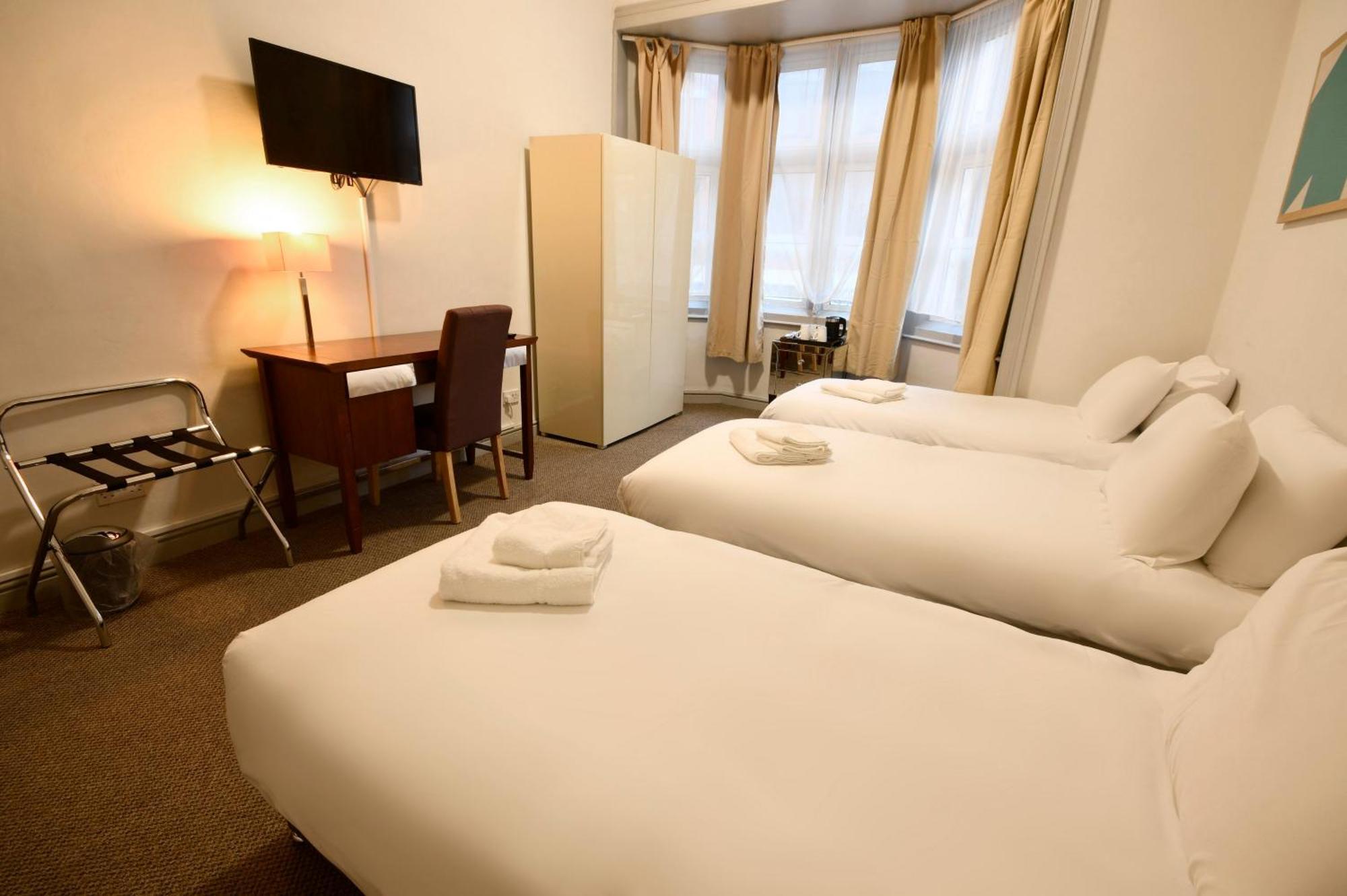 Royal Hotel Кетеринг Экстерьер фото